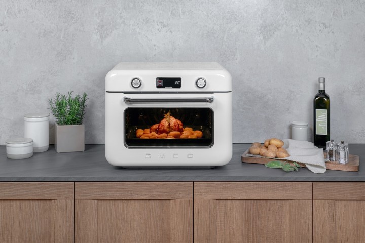 SMEG orkaitė su garų funkcija COF01WHEU | 2