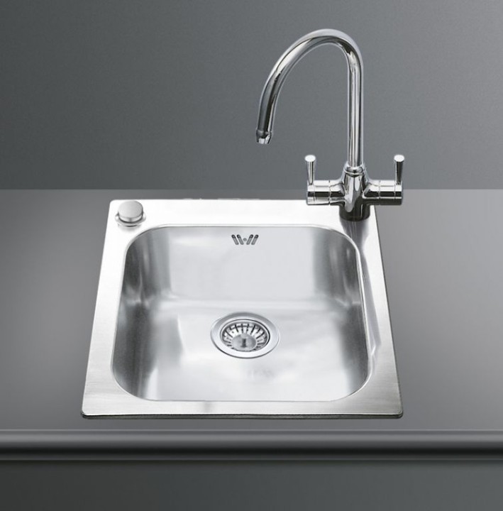 Nuotraukoje pavaizduotas vandens maišytuvas į komplektą neįeina