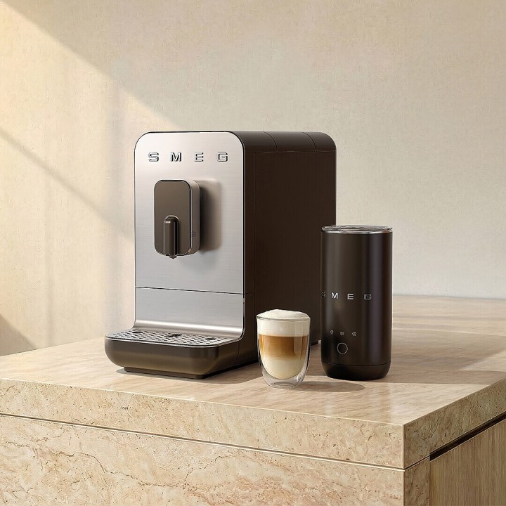 SMEG pieno putų plakiklis MFF02BLMEU | 2