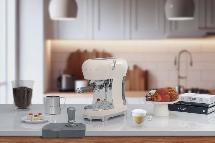 SMEG kavos virimo aparatas ECF02CREU | 2