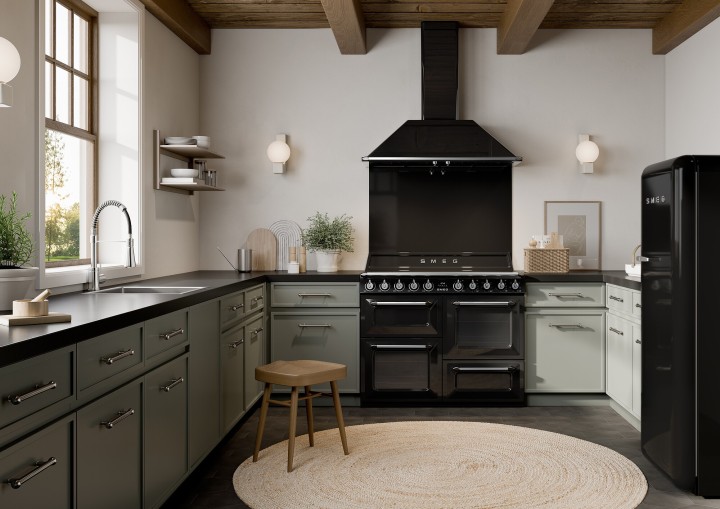 SMEG indukcinė viryklė su 3 elektrinėmis orkaitėmis  | 2