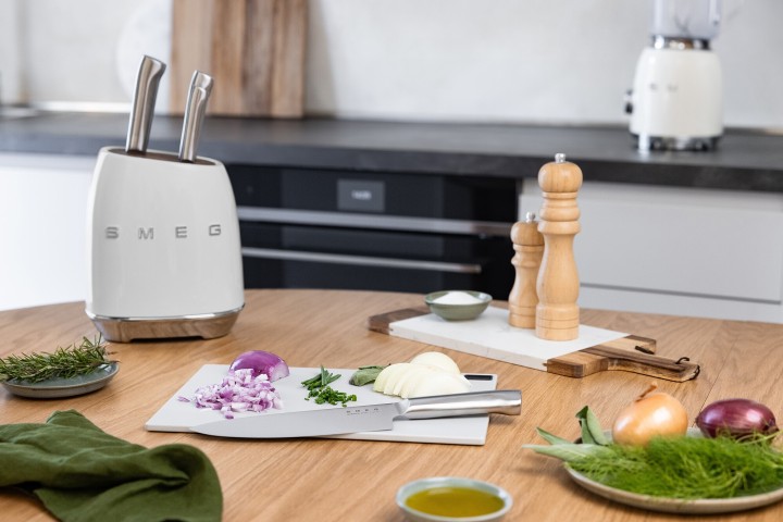 SMEG peilių rinkinys su stovu KBSF02WH, 7 dalys | 2