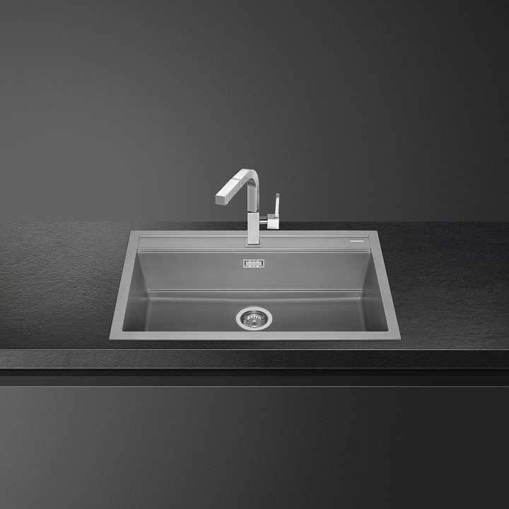 Nuotraukoje pavaizduotas vandens maišytuvas į komplektą neįeina