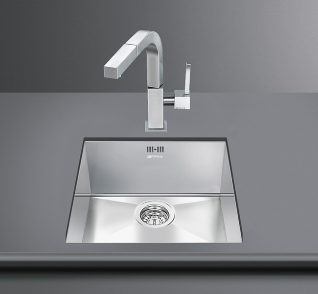 Nuotraukoje pavaizduotas vandens maišytuvas į komplektą neįeina