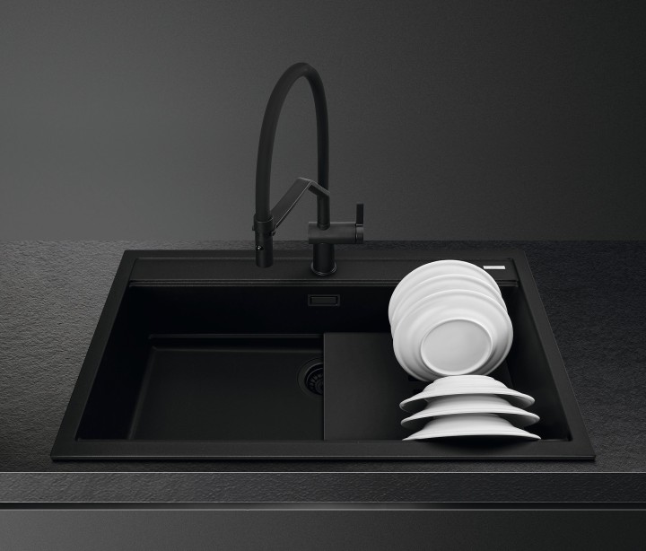 Nuotraukoje pavaizduotas vandens maišytuvas į komplektą neįeina