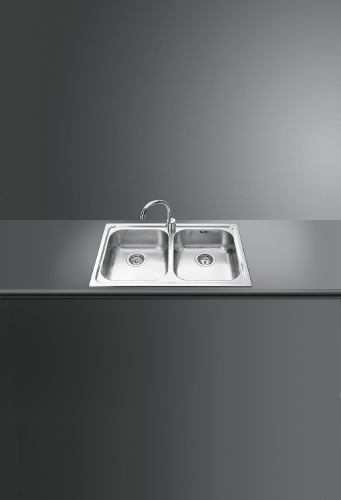 Nuotraukoje pavaizduotas vandens maišytuvas į komplektą neįeina