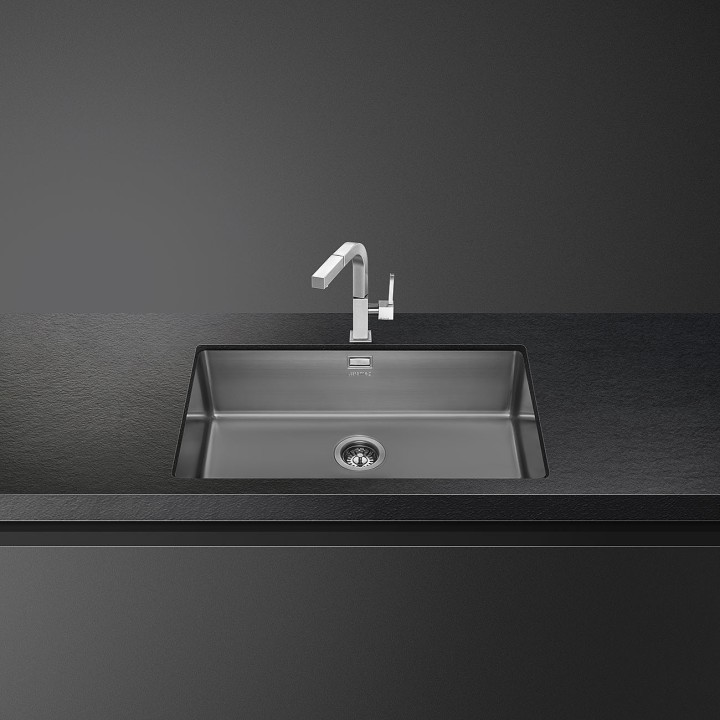 Nuotraukoje pavaizduotas vandens maišytuvas į komplektą neįeina