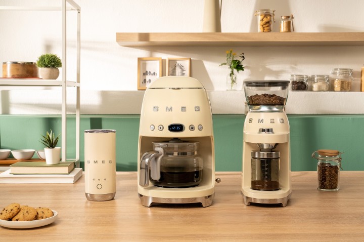 SMEG pieno putų plakiklis MFF02CREU | 2