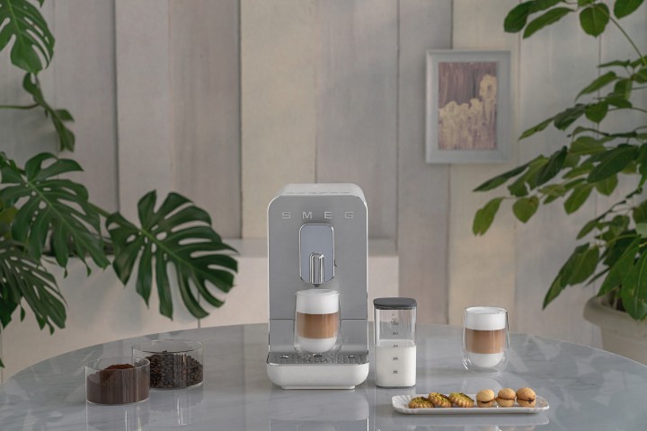 SMEG kavos virimo aparatas matinė balta | 2