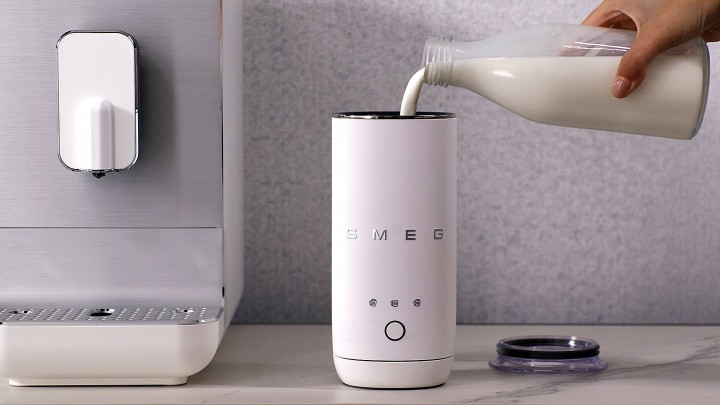 SMEG pieno putų plakiklis MFF02WHMEU | 2