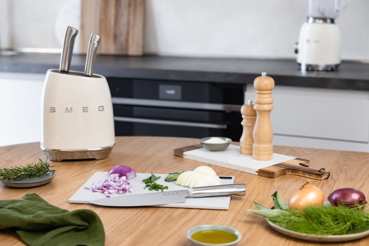 SMEG peilių rinkinys su stovu KBSF02CR, 7 dalys | 2